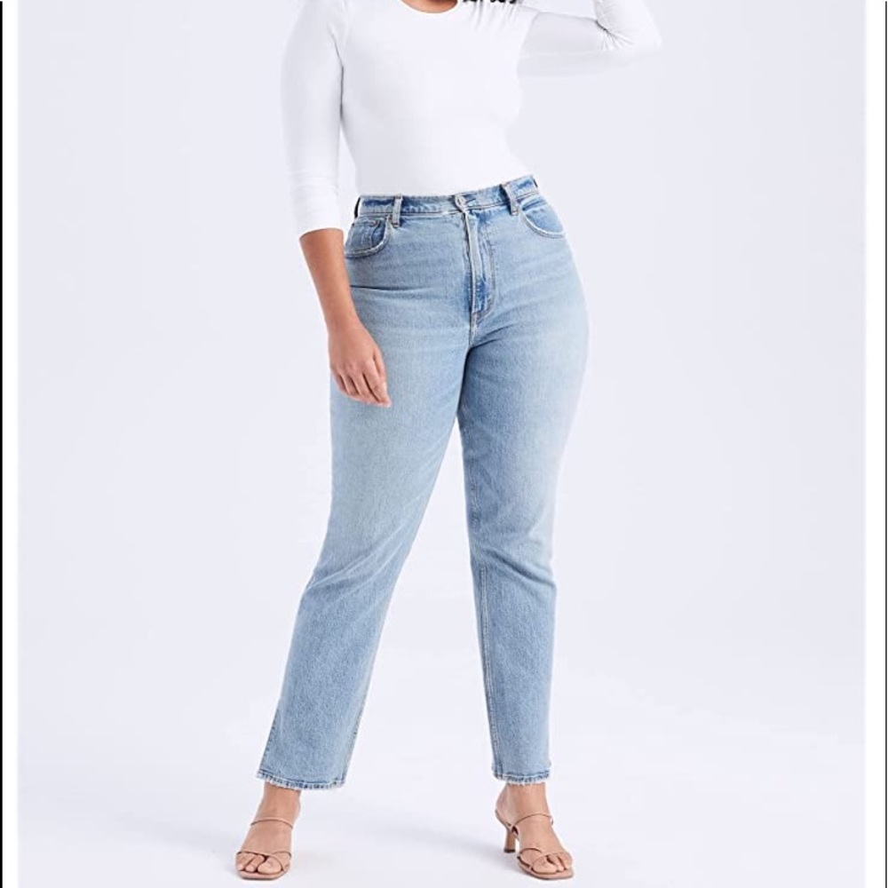 Abercrombie & Fitch Curve Love 90s Ulta High Rise Straight Jean